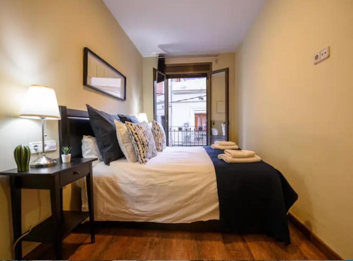 Ramblasrentals Cozy Renovated 2Br With Balcony Lift 20M Rambla - Parking - Wifi Barcelona Exteriör bild