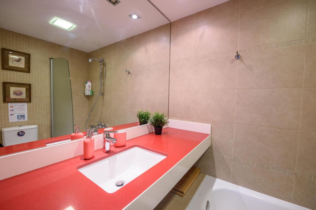 Ramblasrentals Cozy Renovated 2Br With Balcony Lift 20M Rambla - Parking - Wifi Barcelona Exteriör bild